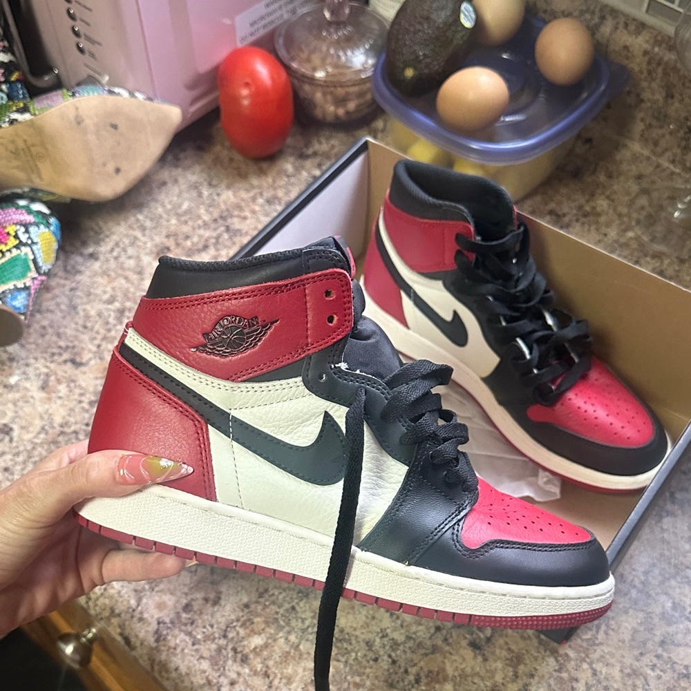 New Jordan Kids Sneakers Red Black White - Picture 3 of 6